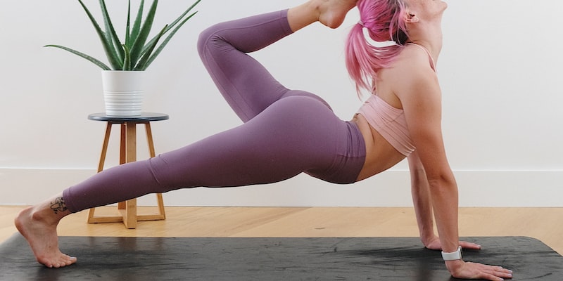 Какой йога-поток подтянет ваше тело за 10 минут?